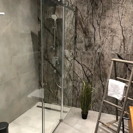 Mierzejogrod - Caloroczne Z Kominkami 別荘