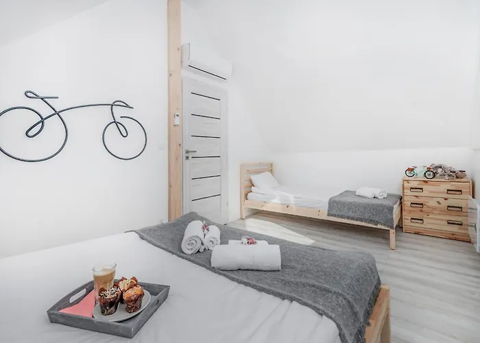 Semesterbostad Mierzejogrod - Caloroczne Z Kominkami